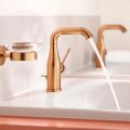 Grohe Essence Um�vadlov� bat�ria s v�pustom, kefovan� Warm Sunset