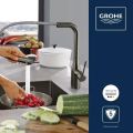 Grohe Essence P�kov� drezov� bat�ria s v�suvnou sp��kou, kefovan� tmav� grafit